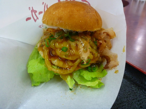 津田の松原SA さぬきうどんバーガー (5)